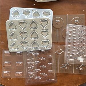 2 Cookie Pans and 5 Chocolate Molds for Valentine’s and St Patrick’s Day